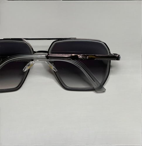 نظارة لاكوسT بذراع معدني - متوفرة بلونين