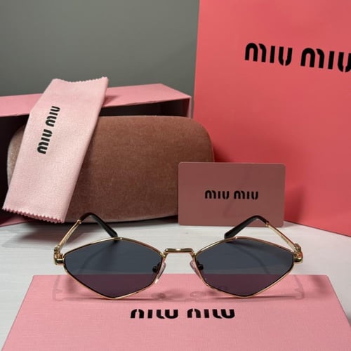 نظارة ميو ميو باللون الذهبي وعدسة سداسية باللون ال...