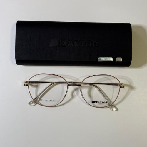 نظارة طبية من K.ACTOR باللون الوردي الفاتح والذهبي
