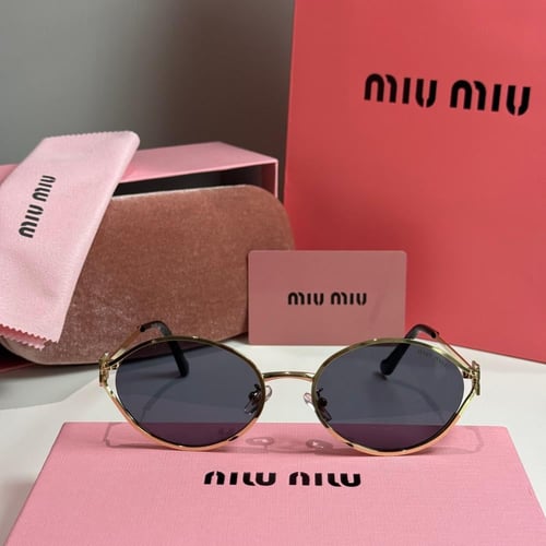 نظارة ميو ميو (Logo) باللون الذهبي بعدسة سوداء