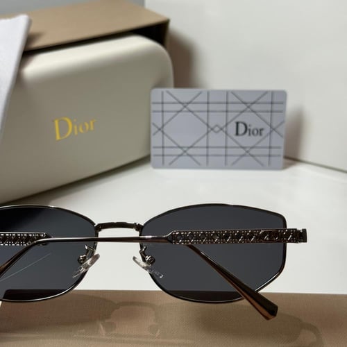 نظارة ديور بإطار معدني فضي