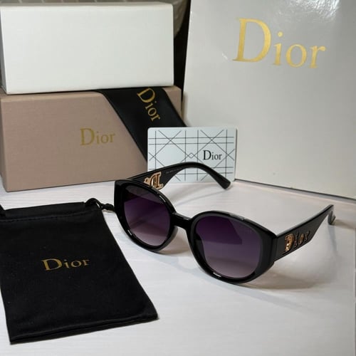 نظارة ديور باللون الاسود بشعار محفور