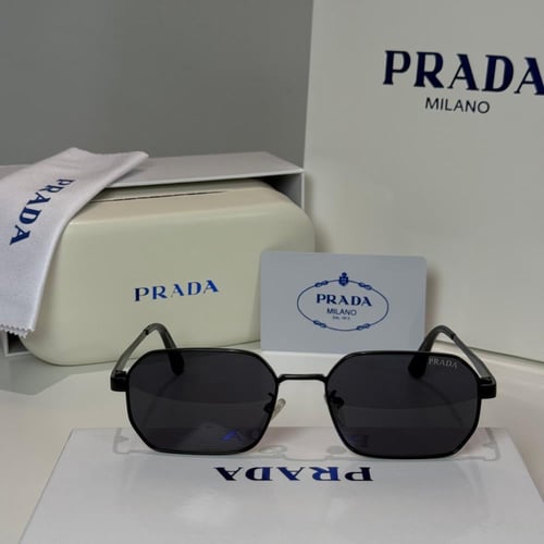 نظارة برادا بعدسة مستطيلة باللون الاسود