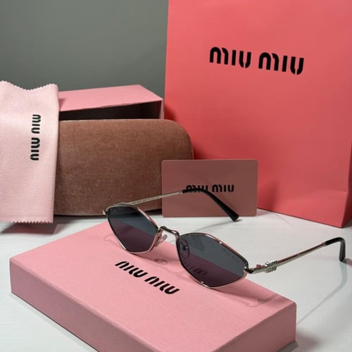 نظارة ميو ميو باللون الفضي