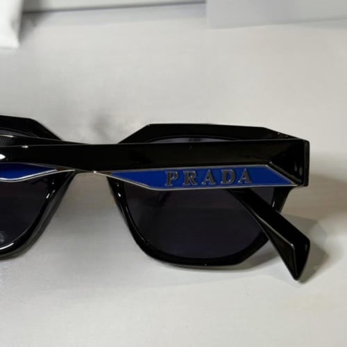 نظارة برادا باللون الاسود والازرق