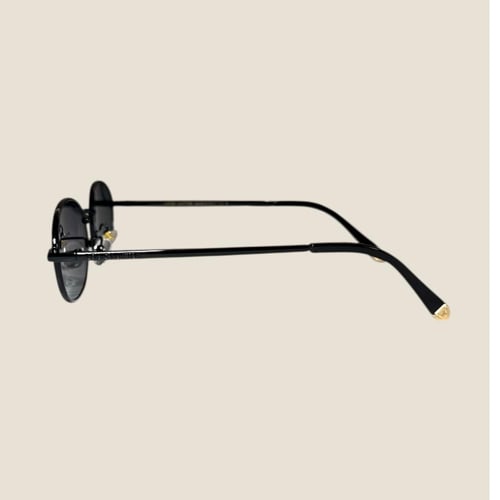 نظارة لويس فيتون بعدسة بيضاوية باللون الاسود