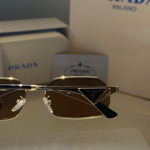 نظارة برادا 2Edge باللون الذهبي وعدسة بنية