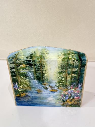 رسم يدوي على حذع خشبي