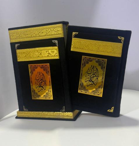 مصحف مع تفسير مقاس وسط ١٧*٢٤ ‏علبة واقف هدايا