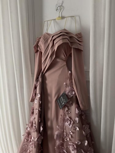 فستان سهره ورود ذيل