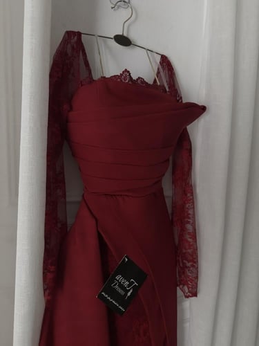 فستان طيف برغندي باكمام