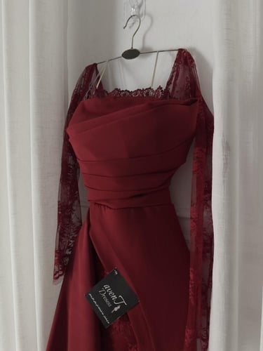 فستان طيف برغندي باكمام