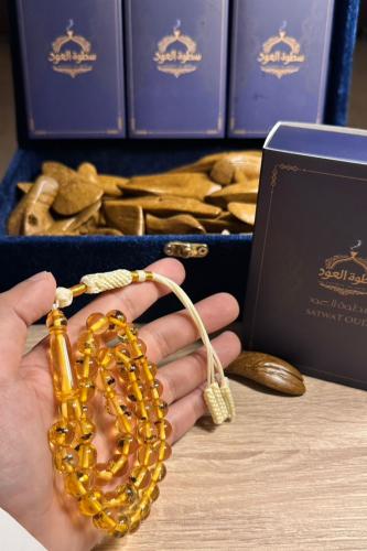 A tasbih with a clasp