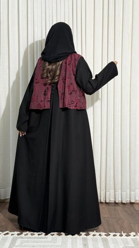 عباية ورد اسود