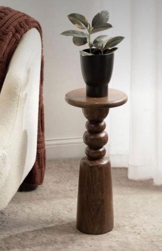 طاولة جانبية بموديل مبتكر