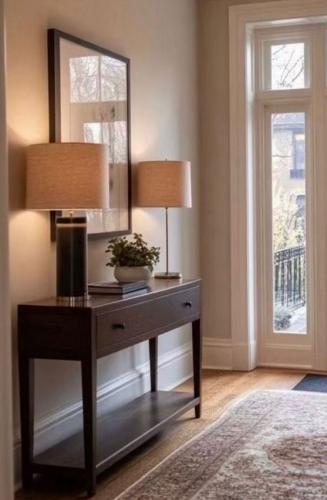 مدخل مع درج طويل