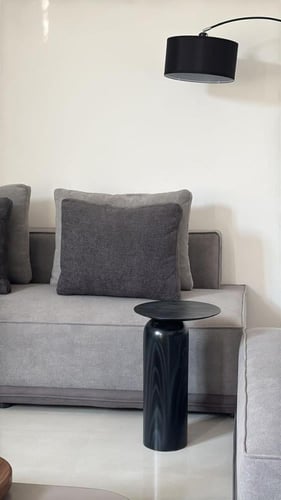 طاولة جانبية