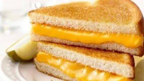 "سندوتش بالجبنة Cheese sandwich"