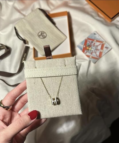 سلسال HERMES ذهبي وابيض