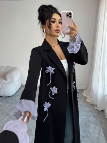 عباءة أنيقة للنساء مزينة