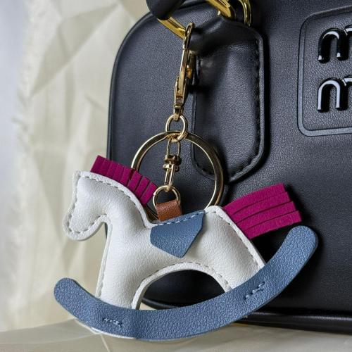 ميدالية حصان ابيض