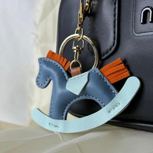 ميدالية حصان ازرق