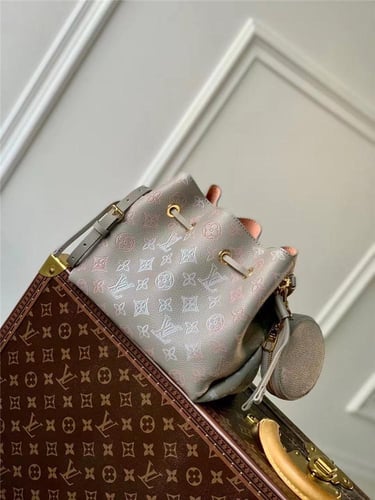 Louis Vuitton Bella Mahina Handbags