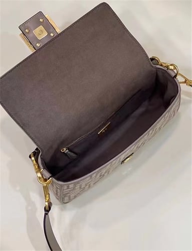 FENDI Baguette Shoulder Bags