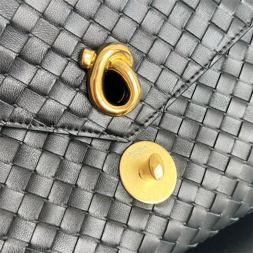Bottega Veneta Knot Lock Black