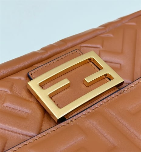 FENDI Shoulder Bags
