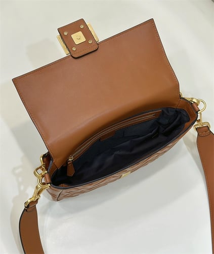 FENDI Shoulder Bags