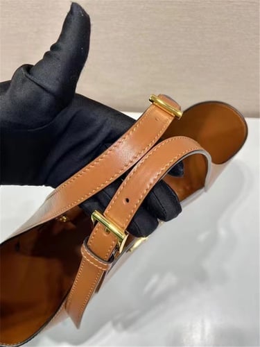 PRADA Medium Leather Tote bag