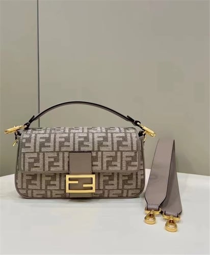 FENDI Baguette Shoulder Bags