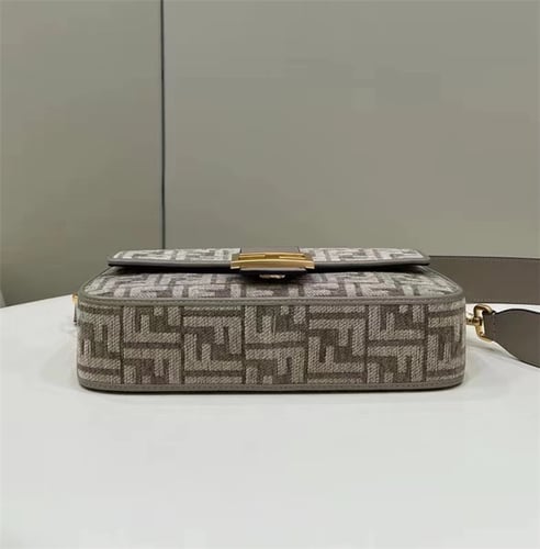 FENDI Baguette Shoulder Bags