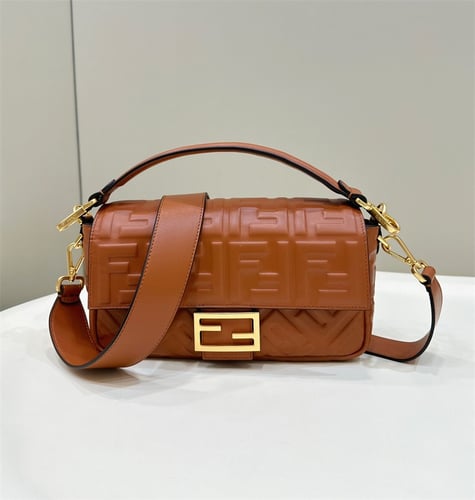 FENDI Shoulder Bags