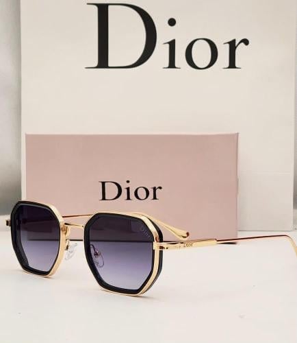 نظارة ديور (Dior) بتصميم عصري - إطار هندسي ذهبي وأ...