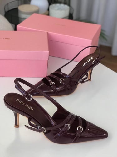 حذاء أنيق بكعب متوسط – مقدمة مدببة وأربطة معدنية ل...