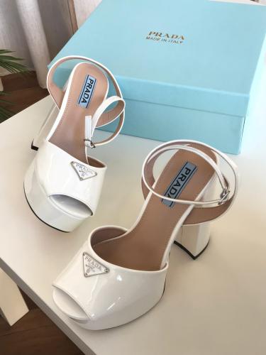 حذاء كعب عالي بلاتفورم – خامات فاخرة ولمسة لامعة ل...