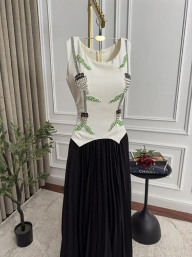 فستان فاخر قطعتين – تصميم ملكي مع كورسيه أبيض عاجي...