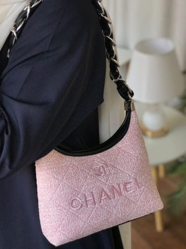 شنطة شانيل تويد فاخرة – حجم مثالي مع حزام جلدي وسل...