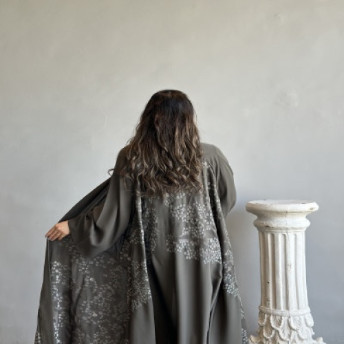 عباية كلوش بسوبر ندا مطرز – لمسة فخامة للنساء العص...