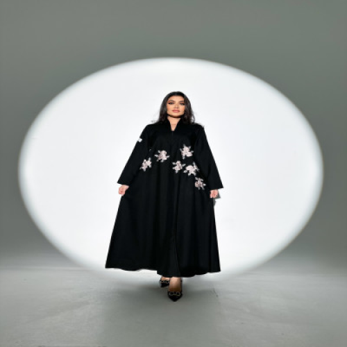 عباية بليزر كتان مطرزة بالورد – تصميم عملي وأنيق ل...