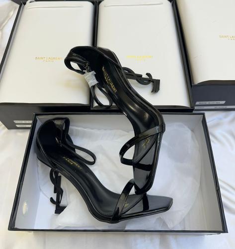 حذاء كعب عالي Saint Laurent – لمسة فخامة وعصرية في...