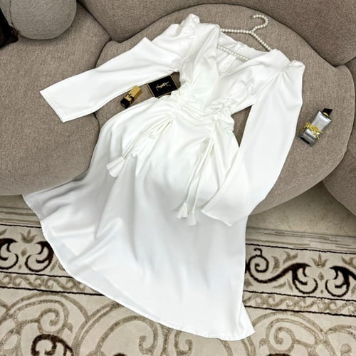 فستان إليانا أبيض – تصميم أنيق بأكمام طويلة وكشكش...