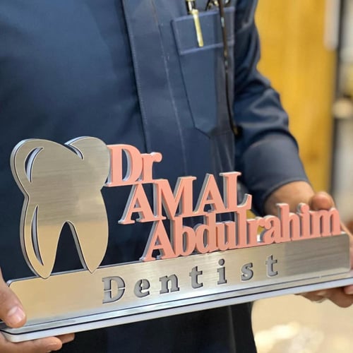 لوحه مكتبيه بالاسم تفصيل حسب الطلب