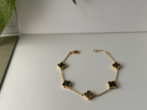 اسوارة فان كليف نسائي خمس وردات