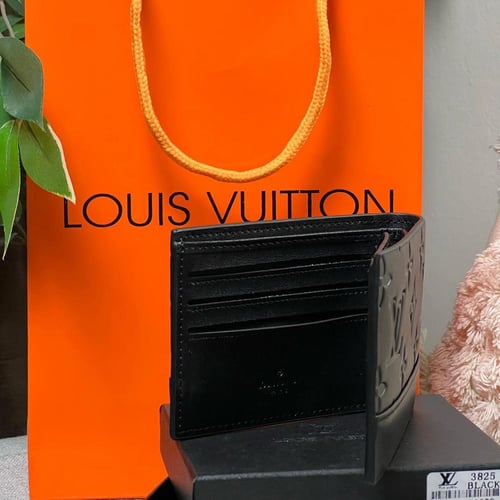 محافظ رجالية ماركات مميزة من ريفـان