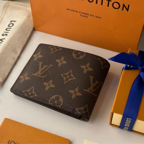 محفظة لويس فيتون مع الملحقات