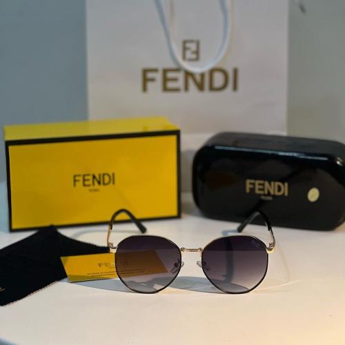 نظارة شمسية ماركة فندي