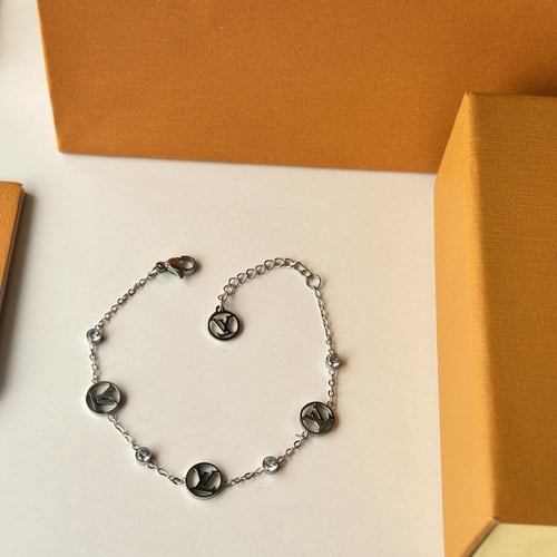 اسوارة نسائي ماركة لويس فيتون